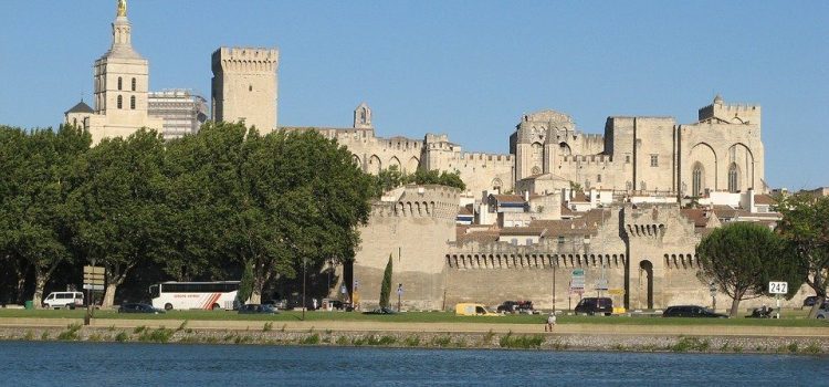 Découvrez Avignon et ses environs